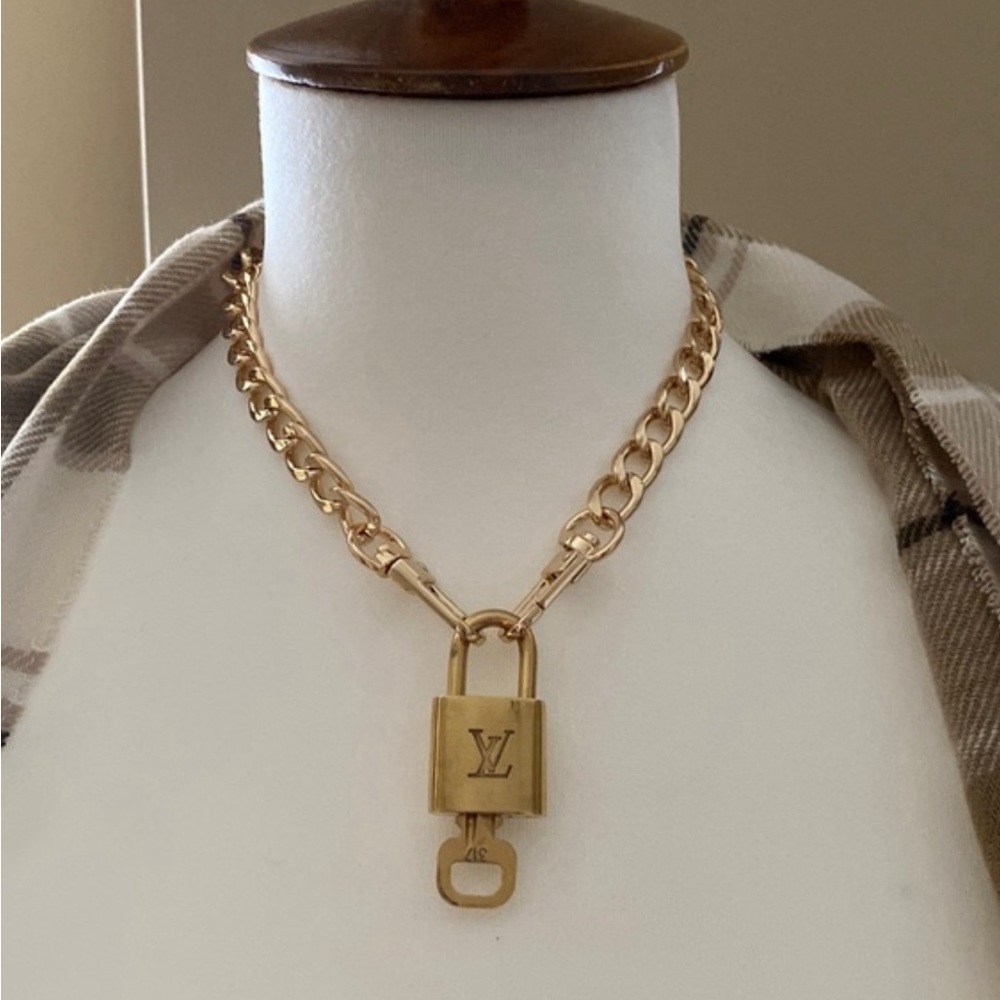 #3️⃣1️⃣7️⃣🔐💕LV Lock and Key🔐💕w/15.5” choker